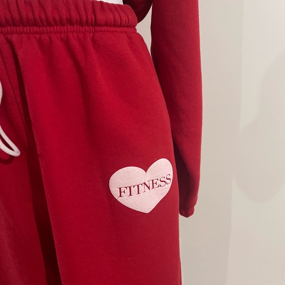 Suzie B Fitness Sweat Outfit Perfect for Valentine's Day! - Picture 4 of 7